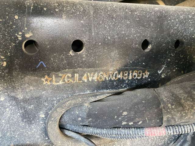 SHACMAN SX42584V324 6х4 Седельный тягач  2022