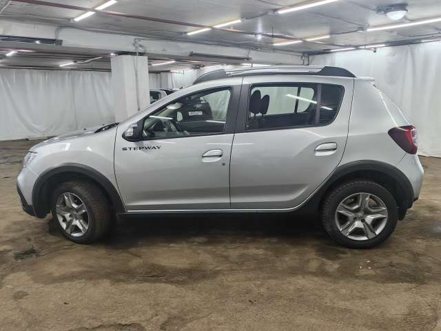 Renault Sandero Stepway Life 1.6 (102 hp) AT4 2021