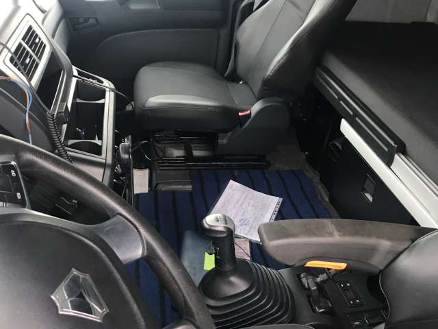 SITRAK ZZ4256V364HE 6x4 седельный тягач  2023