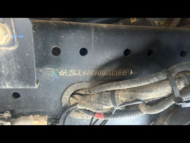 SHACMAN SX42584V324 6х4 Седельный тягач  2022