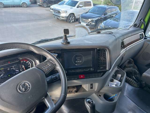 SHACMAN SX42584V324 6х4 Седельный тягач  2023